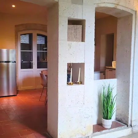 Сasa de vacaciones Idéal Pour Couple, Famille&pros - Jusqu'à 6 Pers - Classé 2 étoiles - Baignoire Balnéo - Espace De Travail Dédié - A 10min De La Gare Sncf, Du Centre D'angoulême, Et Du Musée De La Bd - Parking Privé Et Gratuit - Wifi Gratuit *