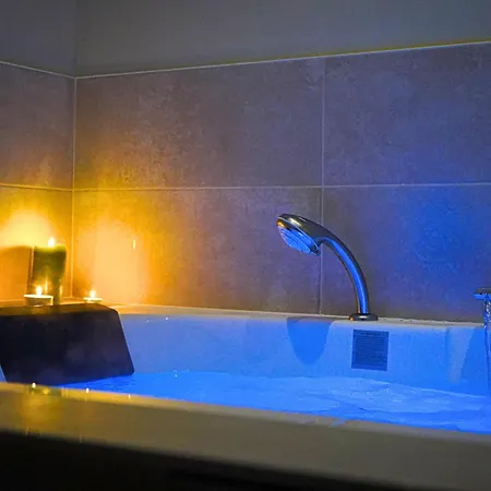 Idéal Pour Couple, Famille&pros - Jusqu'à 6 Pers - Classé 2 étoiles - Baignoire Balnéo - Espace De Travail Dédié - A 10min De La Gare Sncf, Du Centre D'angoulême, Et Du Musée De La Bd - Parking Privé Et Gratuit - Wifi Gratuit