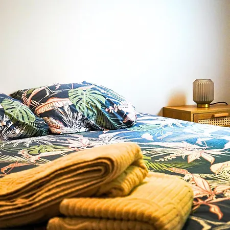 Idéal Pour Couple, Famille&pros - Jusqu'à 6 Pers - Classé 2 étoiles - Baignoire Balnéo - Espace De Travail Dédié - A 10min De La Gare Sncf, Du Centre D'angoulême, Et Du Musée De La Bd - Parking Privé Et Gratuit - Wifi Gratuit Casa vacanze Angoulême