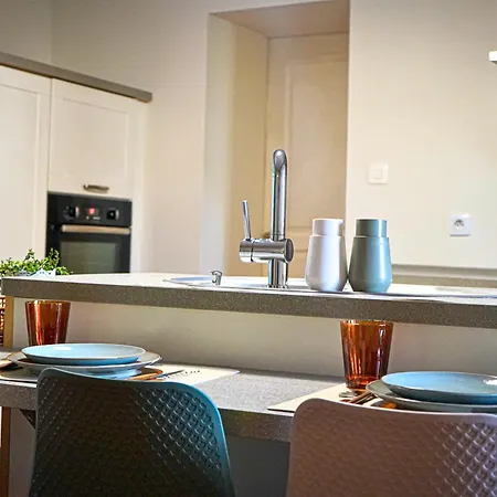 Idéal Pour Couple, Famille&pros - Jusqu'à 6 Pers - Classé 2 étoiles - Baignoire Balnéo - Espace De Travail Dédié - A 10min De La Gare Sncf, Du Centre D'angoulême, Et Du Musée De La Bd - Parking Privé Et Gratuit - Wifi Gratuit