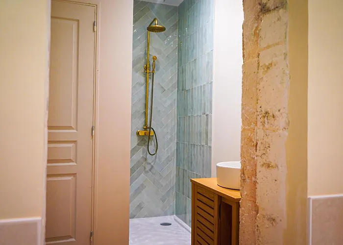 Idéal Pour Couple, Famille&pros - Jusqu'à 6 Pers - Classé 2 étoiles - Baignoire Balnéo - Espace De Travail Dédié - A 10min De La Gare Sncf, Du Centre D'angoulême, Et Du Musée De La Bd - Parking Privé Et Gratuit - Wifi Gratuit Сasa de vacaciones *