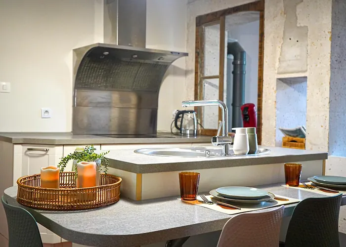 Idéal Pour Couple, Famille&pros - Jusqu'à 6 Pers - Classé 2 étoiles - Baignoire Balnéo - Espace De Travail Dédié - A 10min De La Gare Sncf, Du Centre D'angoulême, Et Du Musée De La Bd - Parking Privé Et Gratuit - Wifi Gratuit Сasa de vacaciones