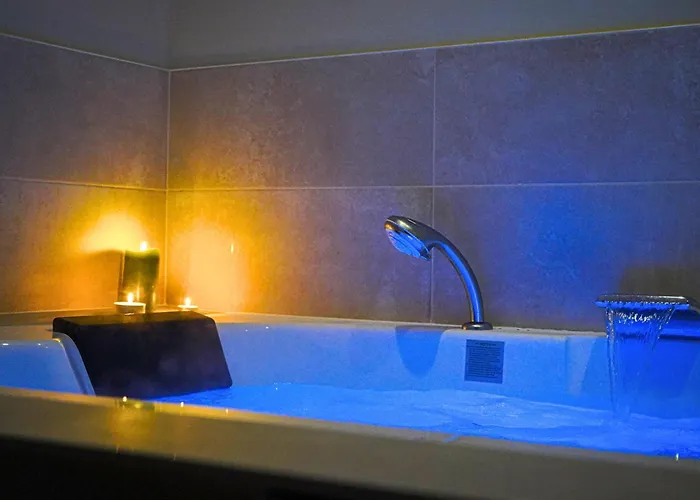 Idéal Pour Couple, Famille&pros - Jusqu'à 6 Pers - Classé 2 étoiles - Baignoire Balnéo - Espace De Travail Dédié - A 10min De La Gare Sncf, Du Centre D'angoulême, Et Du Musée De La Bd - Parking Privé Et Gratuit - Wifi Gratuit