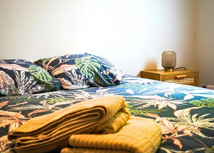 Idéal Pour Couple, Famille&pros - Jusqu'à 6 Pers - Classé 2 étoiles - Baignoire Balnéo - Espace De Travail Dédié - A 10min De La Gare Sncf, Du Centre D'angoulême, Et Du Musée De La Bd - Parking Privé Et Gratuit - Wifi Gratuit Сasa de vacaciones Angulema