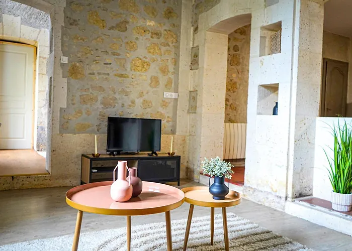 Сasa de vacaciones Idéal Pour Couple, Famille&pros - Jusqu'à 6 Pers - Classé 2 étoiles - Baignoire Balnéo - Espace De Travail Dédié - A 10min De La Gare Sncf, Du Centre D'angoulême, Et Du Musée De La Bd - Parking Privé Et Gratuit - Wifi Gratuit